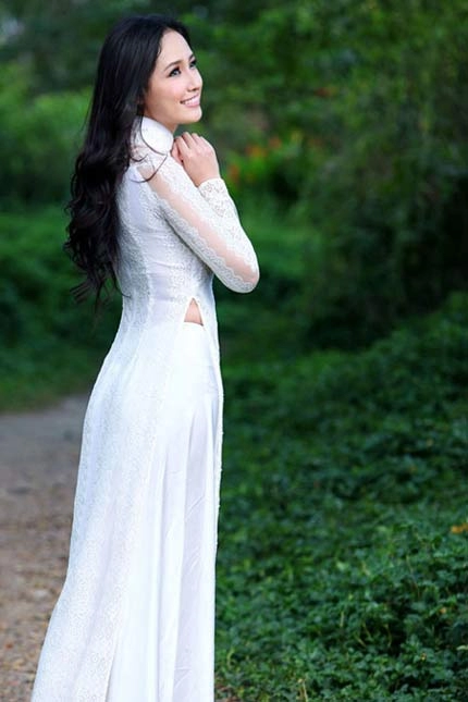 Nhan sắc việt níu kéo thời nữ sinh với áo dài trắng