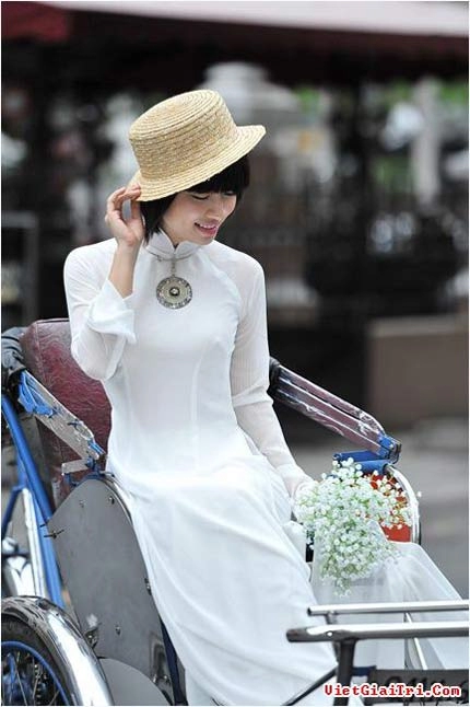 Nhan sắc việt níu kéo thời nữ sinh với áo dài trắng