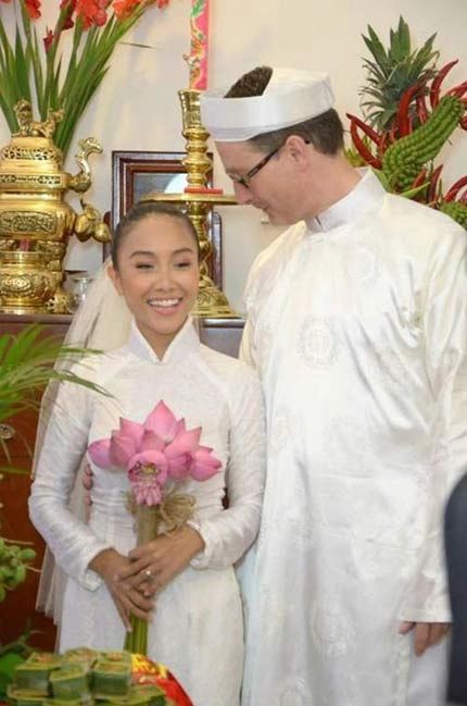 Nhan sắc việt níu kéo thời nữ sinh với áo dài trắng