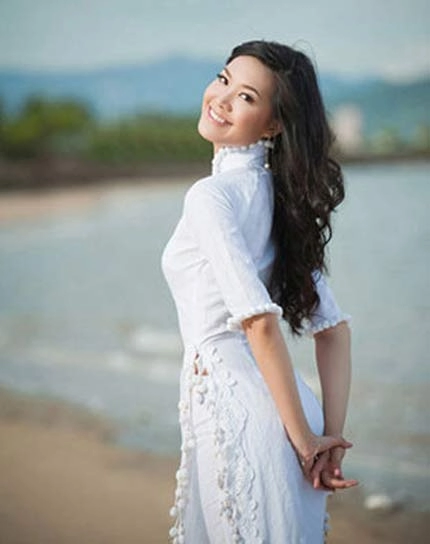 Nhan sắc việt níu kéo thời nữ sinh với áo dài trắng