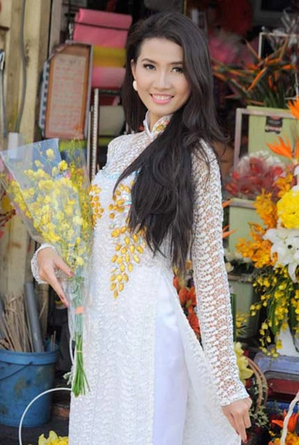 Nhan sắc việt níu kéo thời nữ sinh với áo dài trắng