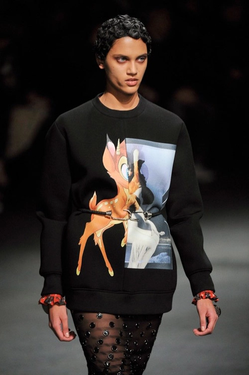 Áo họa tiết bambi phủ sóng cộng đồng thời trang