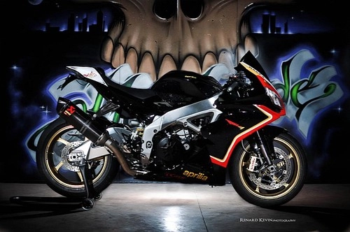 Aprilia rsv4-r mẫu superbike đường đua