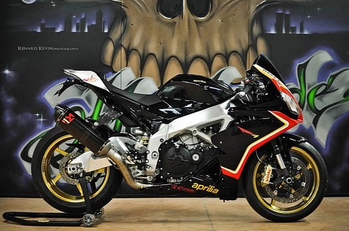 Aprilia rsv4-r mẫu superbike đường đua