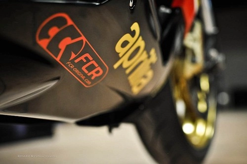 Aprilia rsv4-r mẫu superbike đường đua