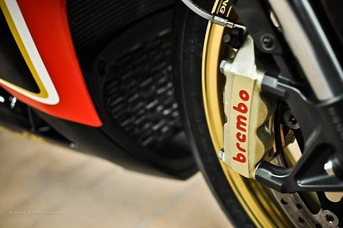 Aprilia rsv4-r mẫu superbike đường đua