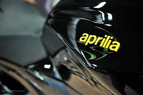 Aprilia rsv4-r mẫu superbike đường đua