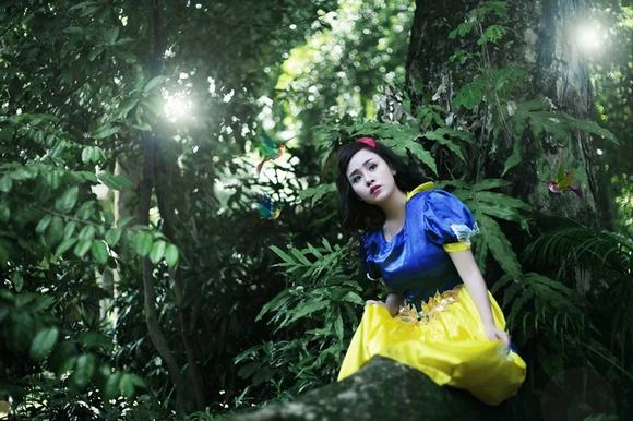 Bà Tưng hóa nàng Bạch Tuyết ngủ trong rừng Bà tưng hóa nàng bạch tuyết ngủ trong rừng