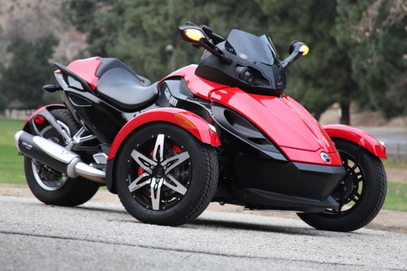 Can-am spyder rt gã khổng lồ trên phố