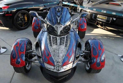 Can-am spyder rt gã khổng lồ trên phố