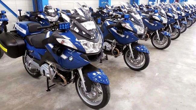 Cảnh sát pháp sắm bmw r1200rt