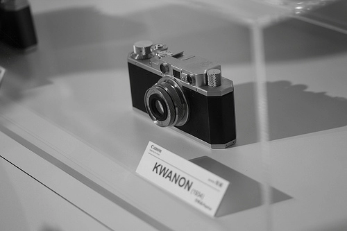 Canon kỉ niệm 80 năm chiếc máy ảnh đầu tiên ra mắt
