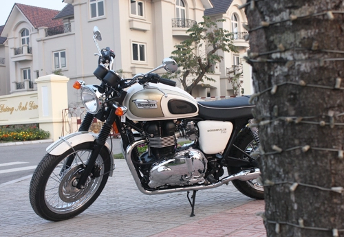 Cặp đôi triumph bonneville 2014 đầu tiên về việt nam