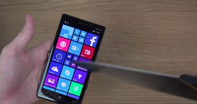 Chém hoa quả trên lumia 930 bằng dao thật