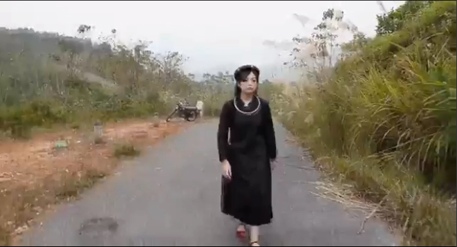 Clip anh không đòi quà phiên bản dân tộc dễ thương