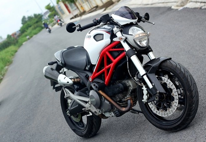 Cùng ngắm sắc đẹp của ducati monster độ hoa văn carbon ở sài gòn