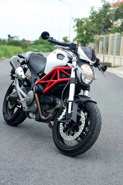 Cùng ngắm sắc đẹp của ducati monster độ hoa văn carbon ở sài gòn