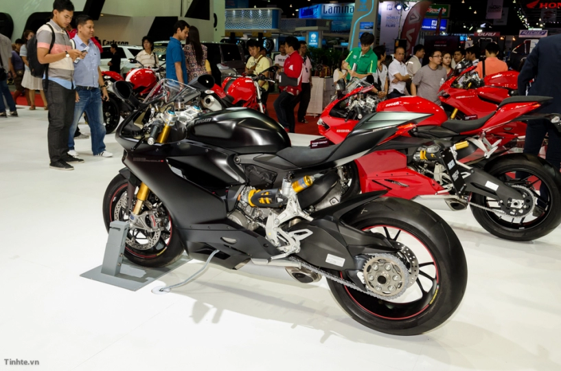 Ducati 1199 panigale s khác gì so với bản superleggera