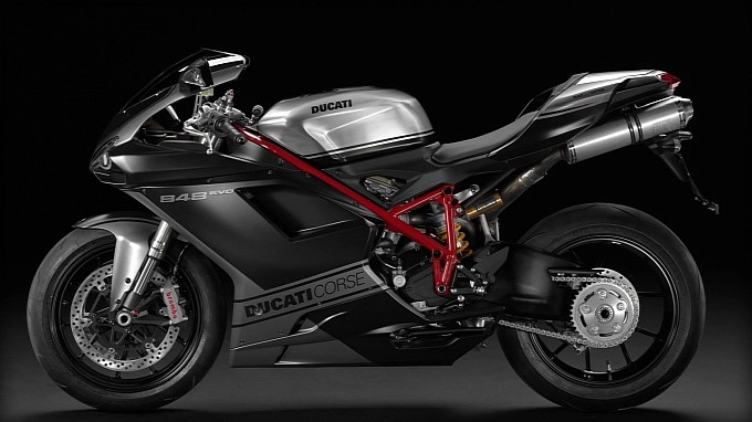 Ducati 848evo corse se 2013 con ngựa hoang được thuần hoá