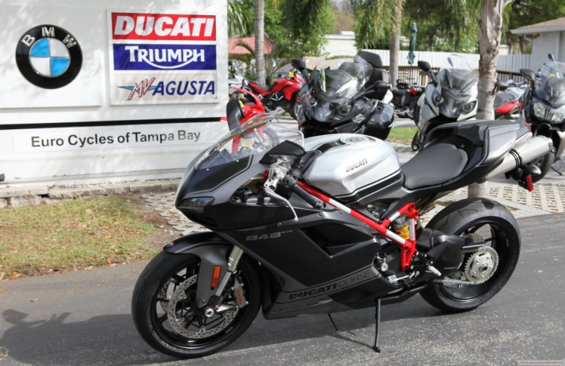 Ducati 848evo corse se 2013 con ngựa hoang được thuần hoá