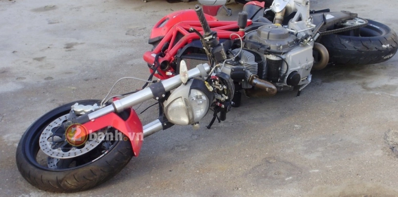 Ducati bị tai nạn nghiêm trọng sau va quẹt
