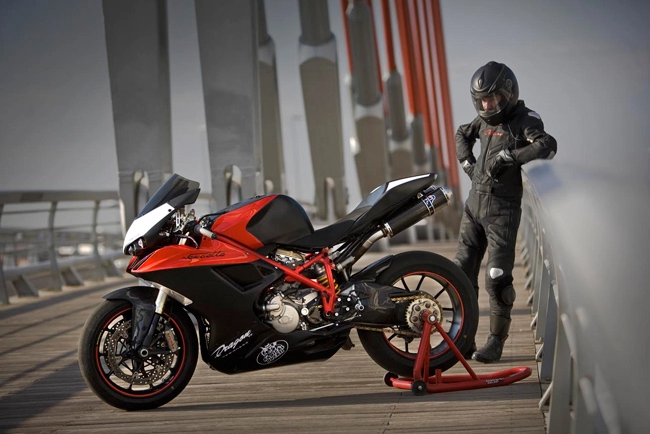 Ducati biến hóa nhẹ nhàng với bộ bodykit vandetta