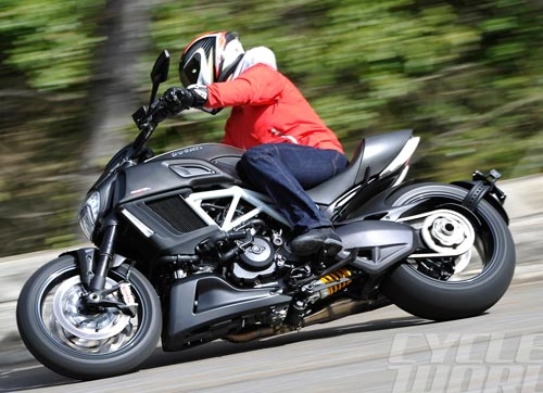Ducati diavel 2015 công bố giá