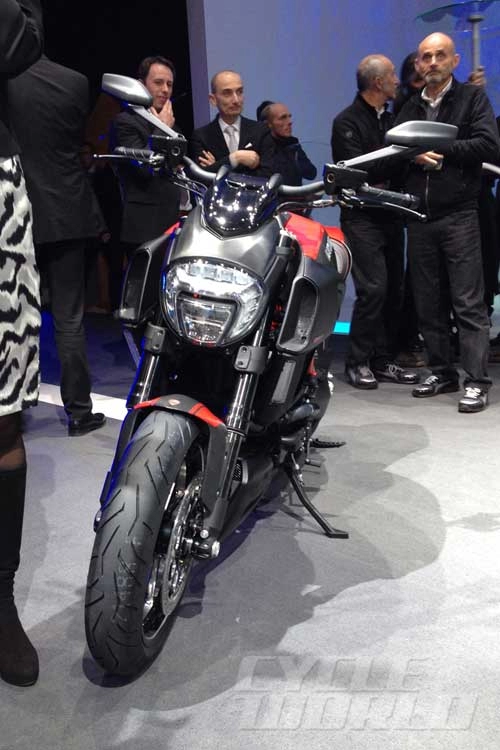 Ducati diavel 2015 công bố giá