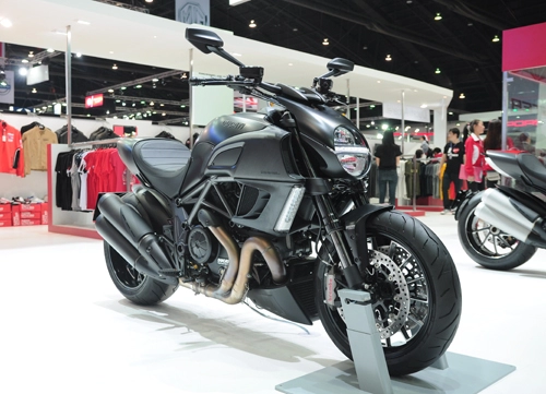 Ducati diavel dark 2014 bí ẩn đến từ bóng đêm