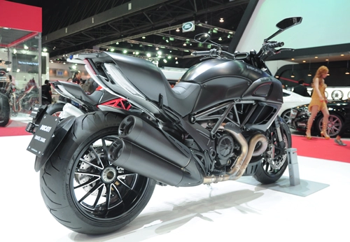 Ducati diavel dark 2014 bí ẩn đến từ bóng đêm