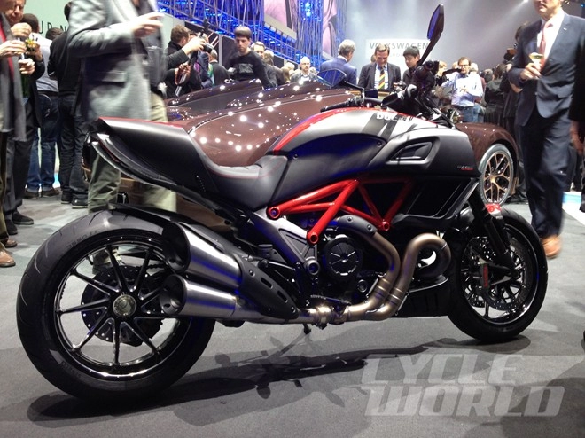 Ducati giới thiệu mẫu diavel 2015