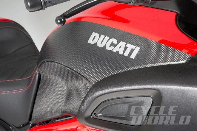 Ducati giới thiệu mẫu diavel 2015