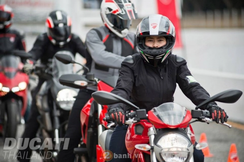 Ducati trackday - ngợp trời ducati