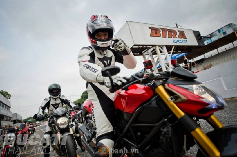 Ducati trackday - ngợp trời ducati