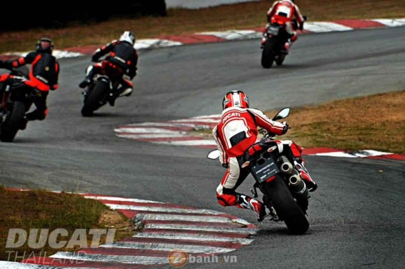 Ducati trackday - ngợp trời ducati