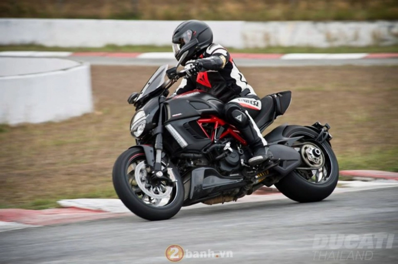 Ducati trackday - ngợp trời ducati