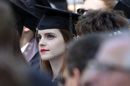 Emma watson đẹp như tranh ở lễ tốt nghiệp