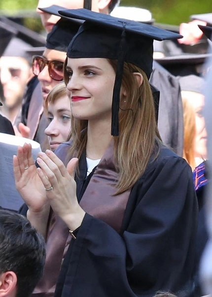 Emma watson đẹp như tranh ở lễ tốt nghiệp