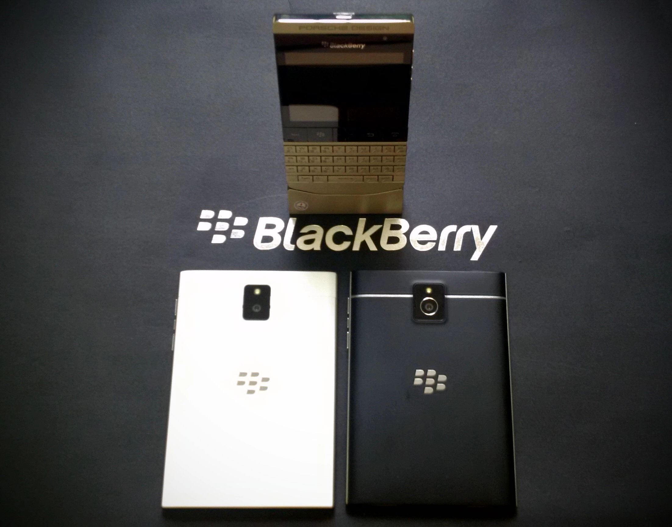 Hình ảnh blackberry passport thực tế ở việt nam