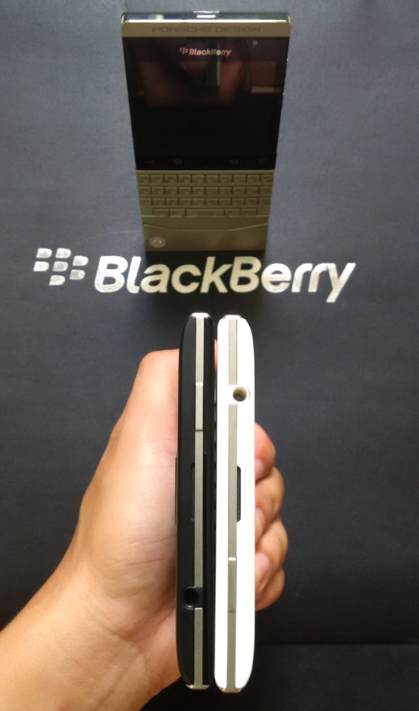 Hình ảnh blackberry passport thực tế ở việt nam