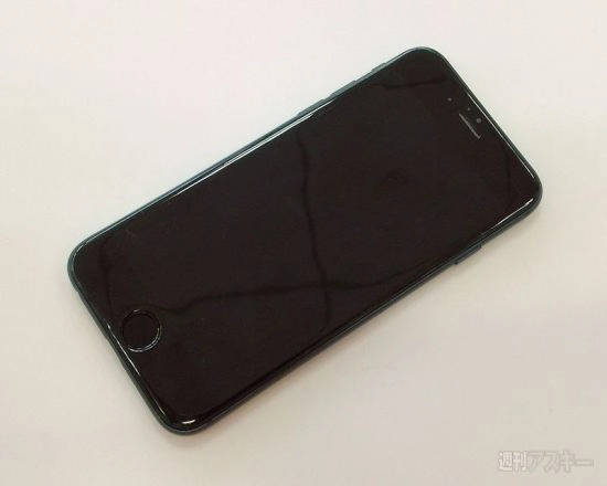 Hình ảnh iphone 6 đọ dáng với htc m8