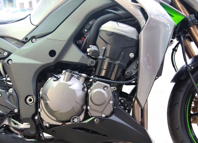 Hình ảnh kawasaki z1000 2014 đầu tiên ở sài gòn