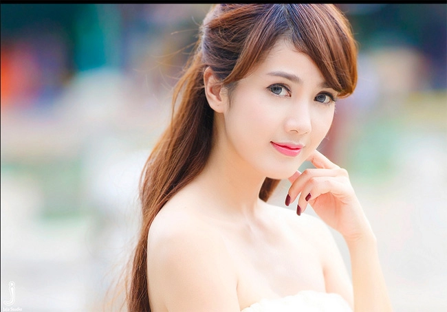 Hot girl có đôi mắt đẹp như thiên thần gây sóng gió dư luận