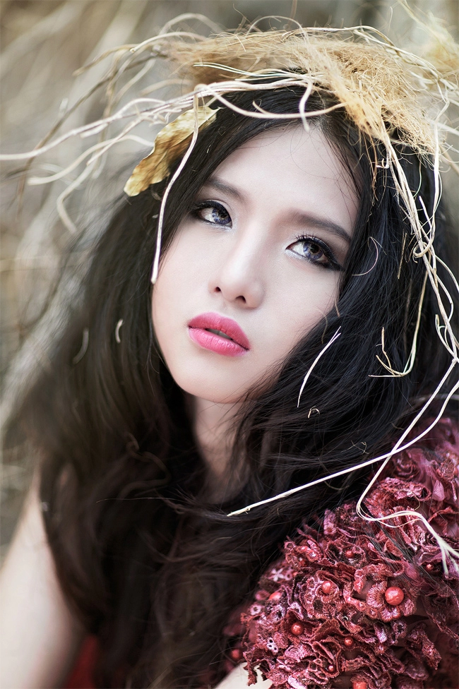 Hot girl có gương mặt đẹp như búp bê