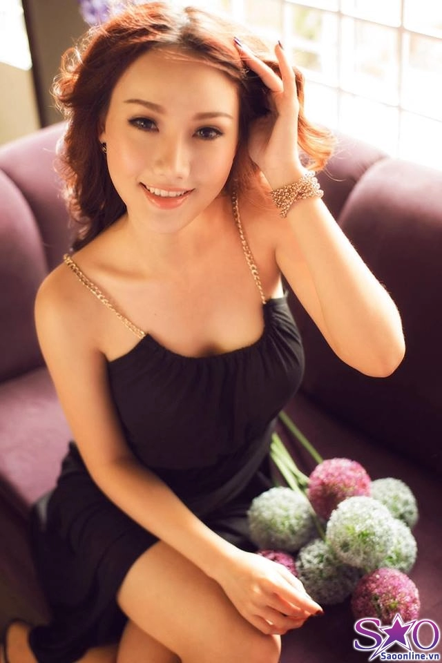 Hot girl jolie dương gợi cảm lộ chân dài miên man