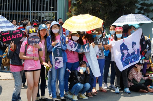 Hot snsd thân thiện vẫy chào fan việt