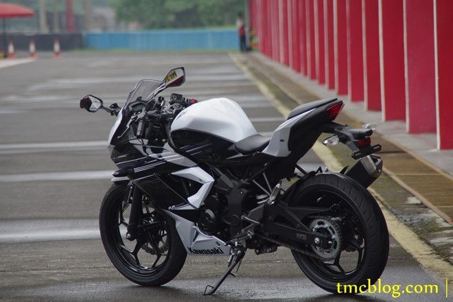 Kawasaki giới thiệu sportbike ninja rr mono 250cc