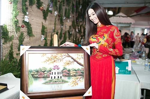 Khánh my đọ áo dài long phụng với ngọc quyên