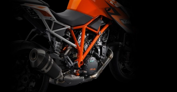 Ktm lộ diện 1290 super duke r 2014