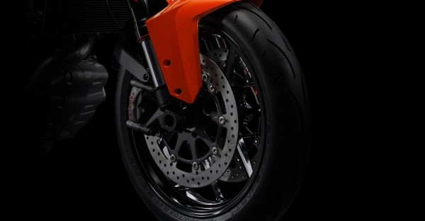 Ktm lộ diện 1290 super duke r 2014